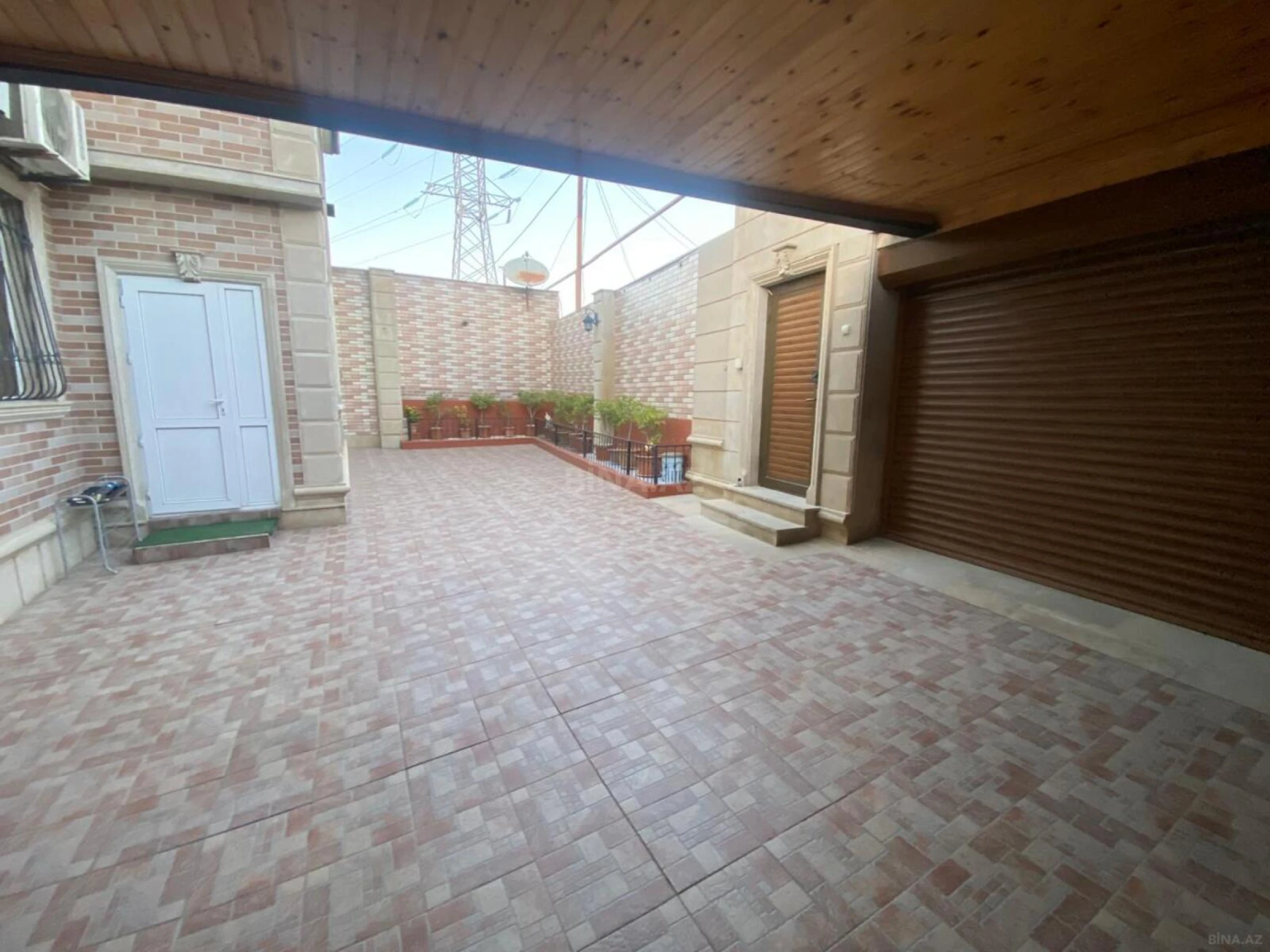 Satılır 7 otaqlı həyət evi 240 m²