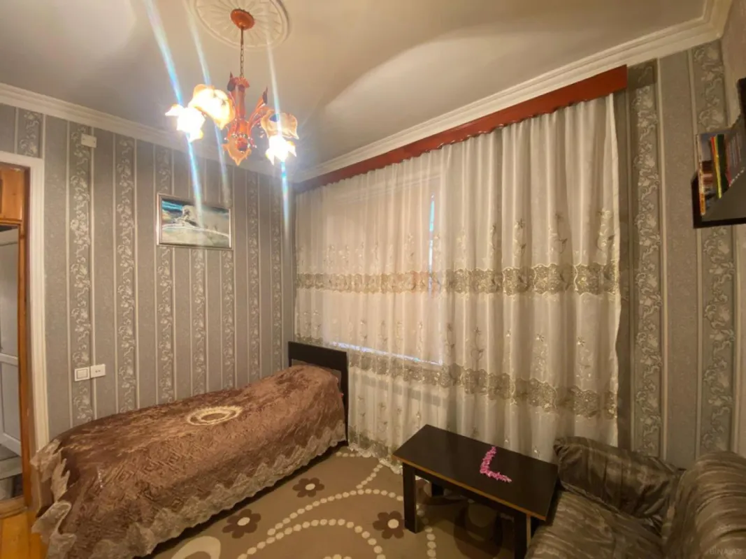 Satılır 7 otaqlı həyət evi 240 m²
