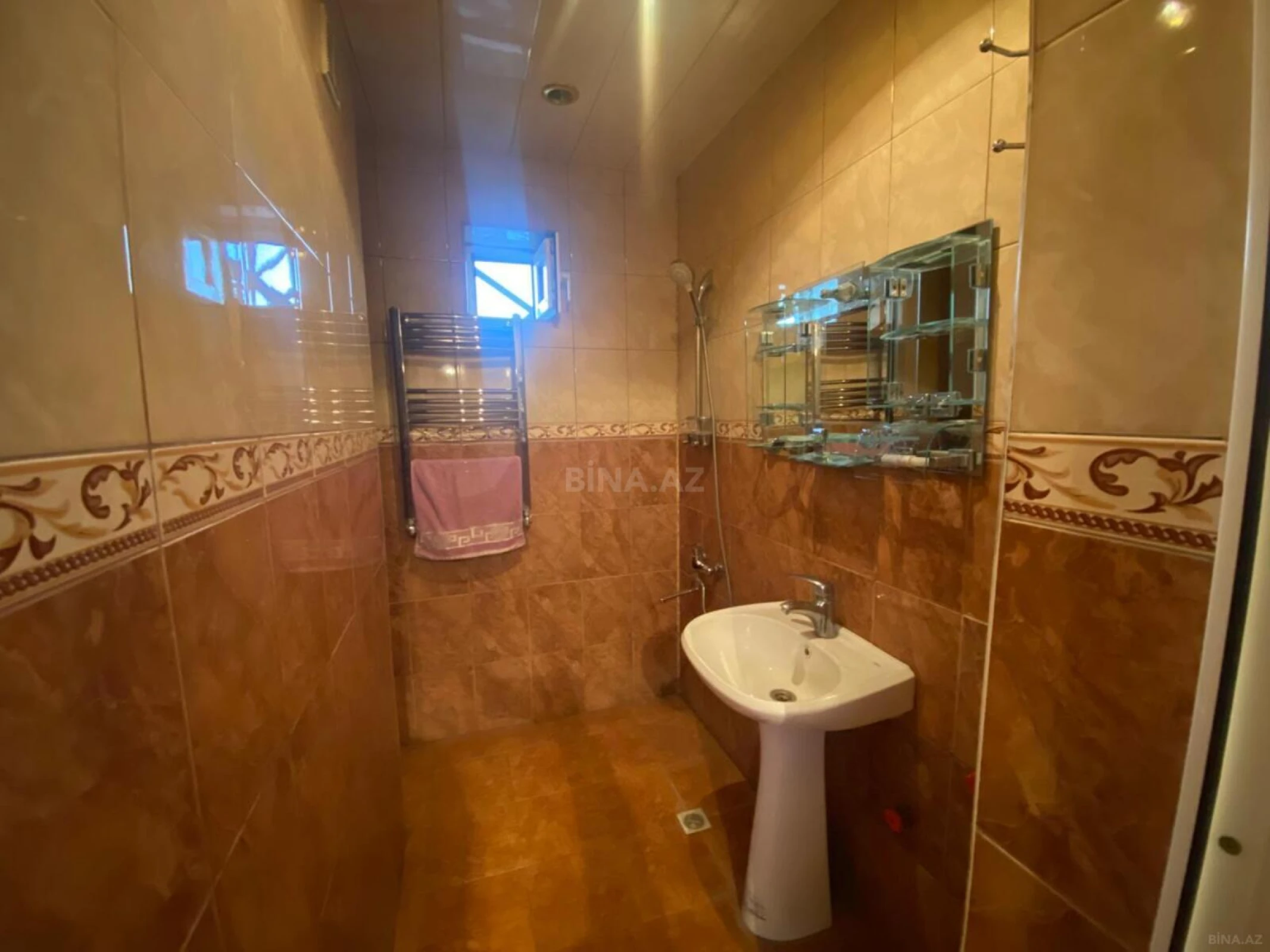 Satılır 7 otaqlı həyət evi 240 m²