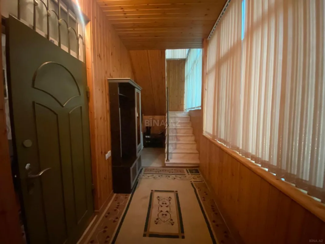 Satılır 7 otaqlı həyət evi 240 m²