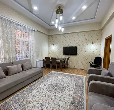 Kirayə verilir 6 otaqlı həyət evi 250 m²