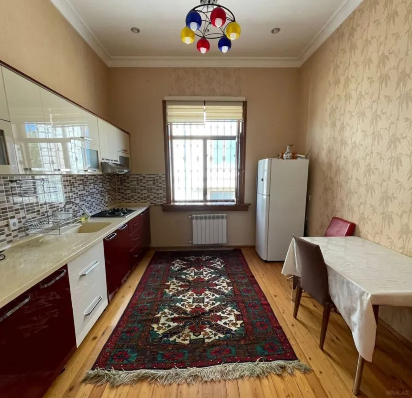Kirayə verilir 6 otaqlı həyət evi 250 m²