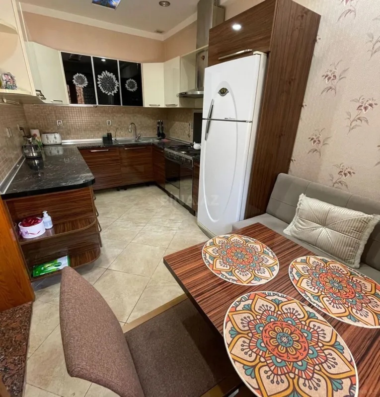 Kirayə verilir 6 otaqlı həyət evi 250 m²