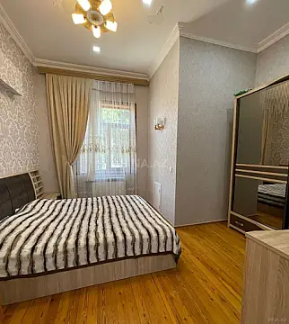 Kirayə verilir 6 otaqlı həyət evi 250 m²