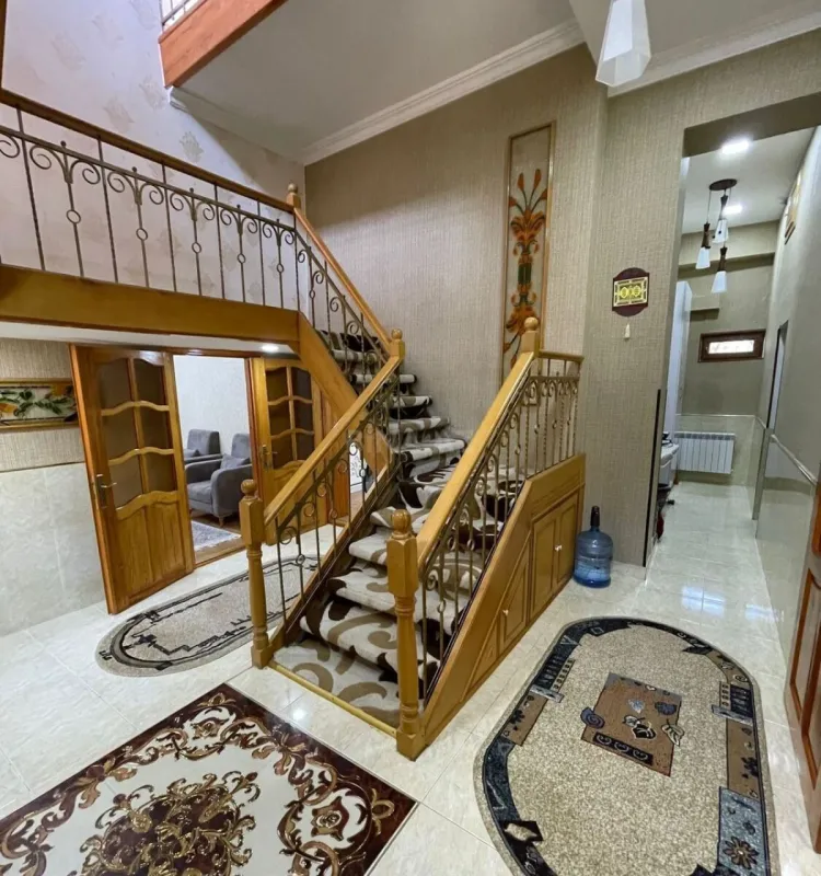 Kirayə verilir 6 otaqlı həyət evi 250 m²