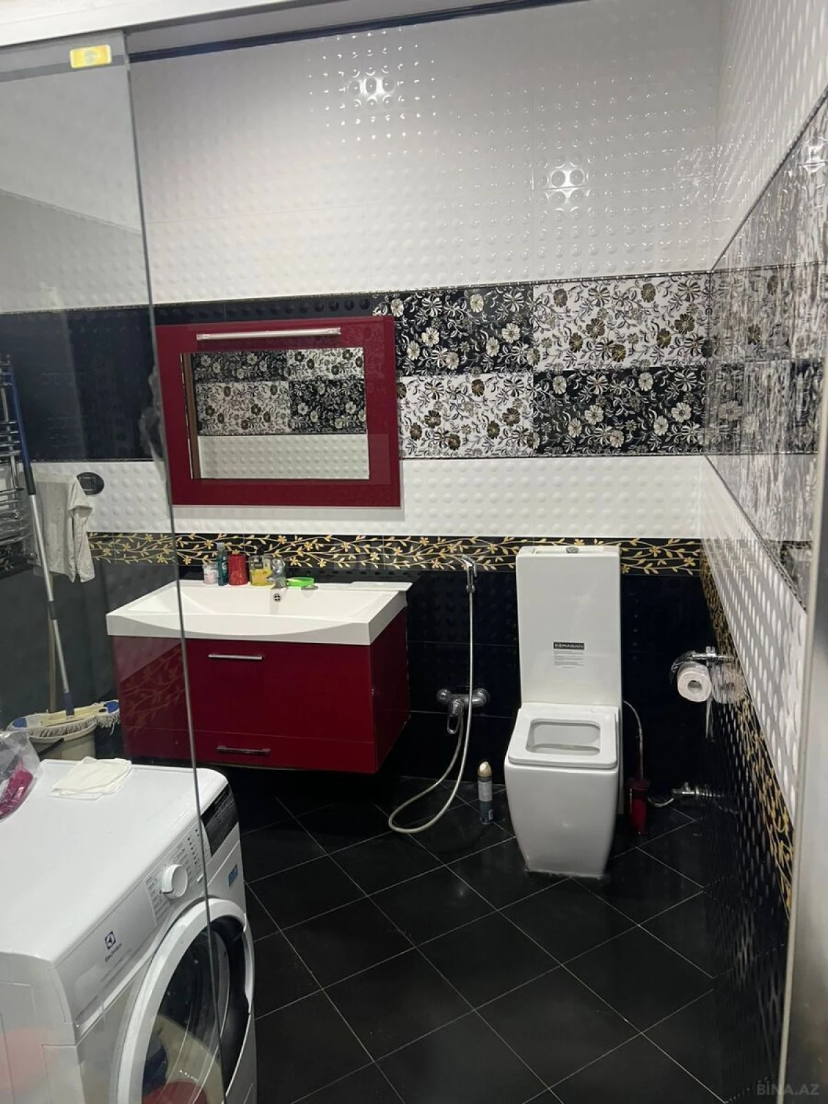 Satılır 4 otaqlı mənzil 205 m²