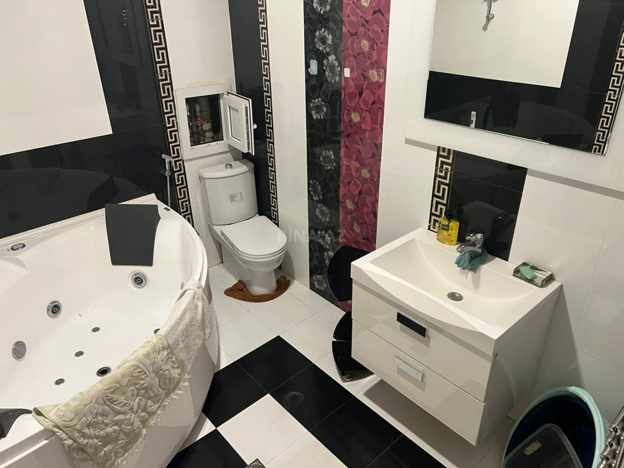 Satılır 4 otaqlı mənzil 205 m²