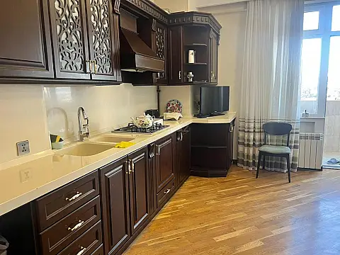 Kirayə verilir 3 otaqlı mənzil 120 m²