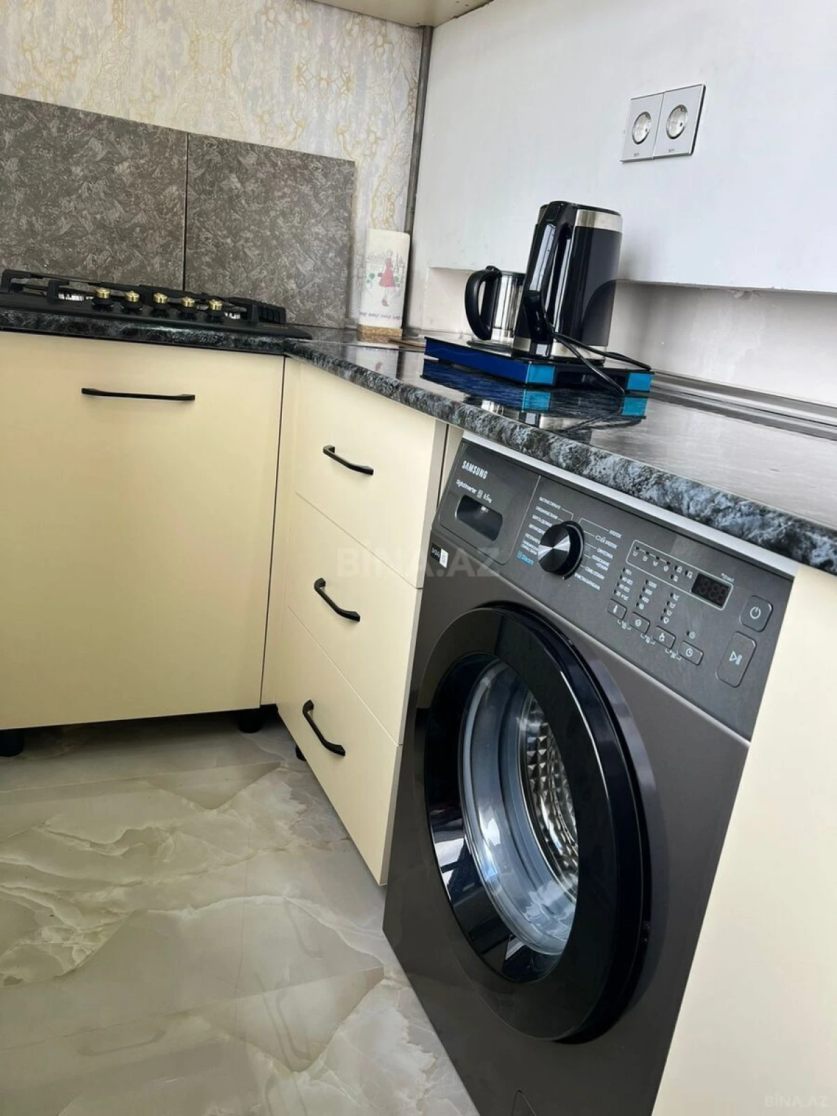 Kirayə verilir 2 otaqlı mənzil 78 m²