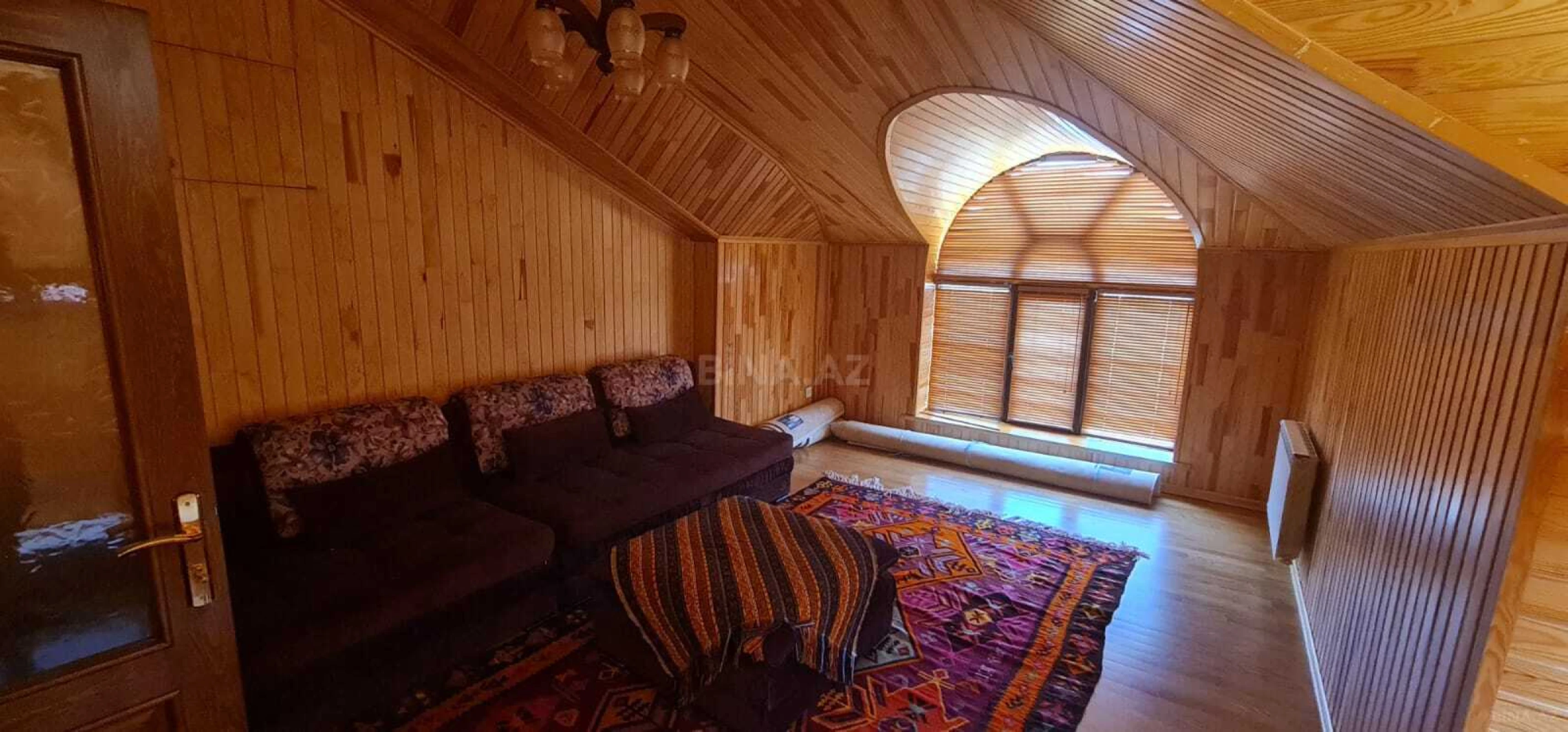 Satılır 6 otaqlı həyət evi 250 m²