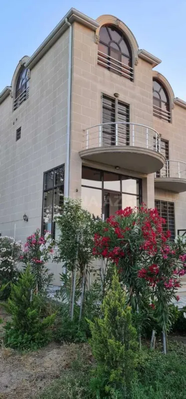 Satılır 6 otaqlı həyət evi 250 m²