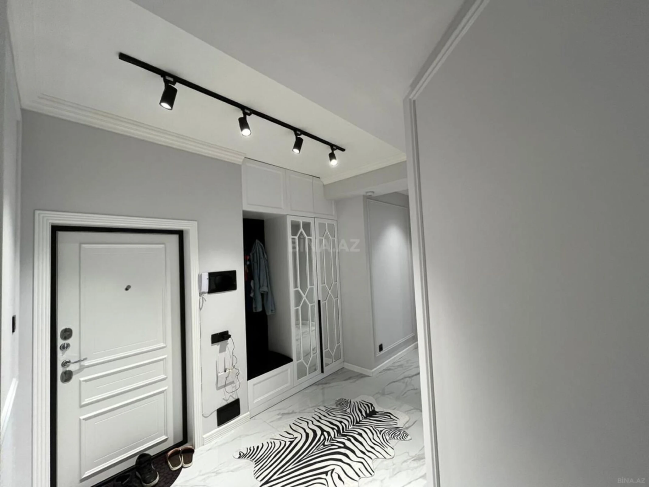 Kirayə verilir 3 otaqlı mənzil 130 m²