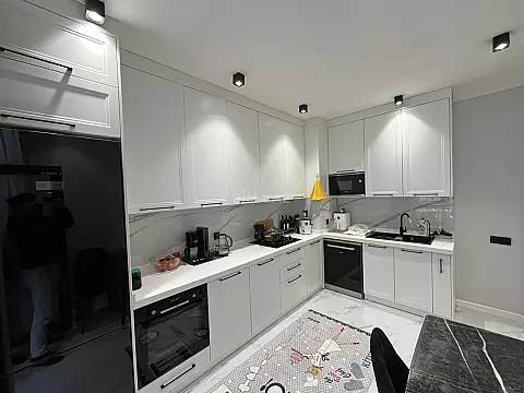 Kirayə verilir 3 otaqlı mənzil 130 m²