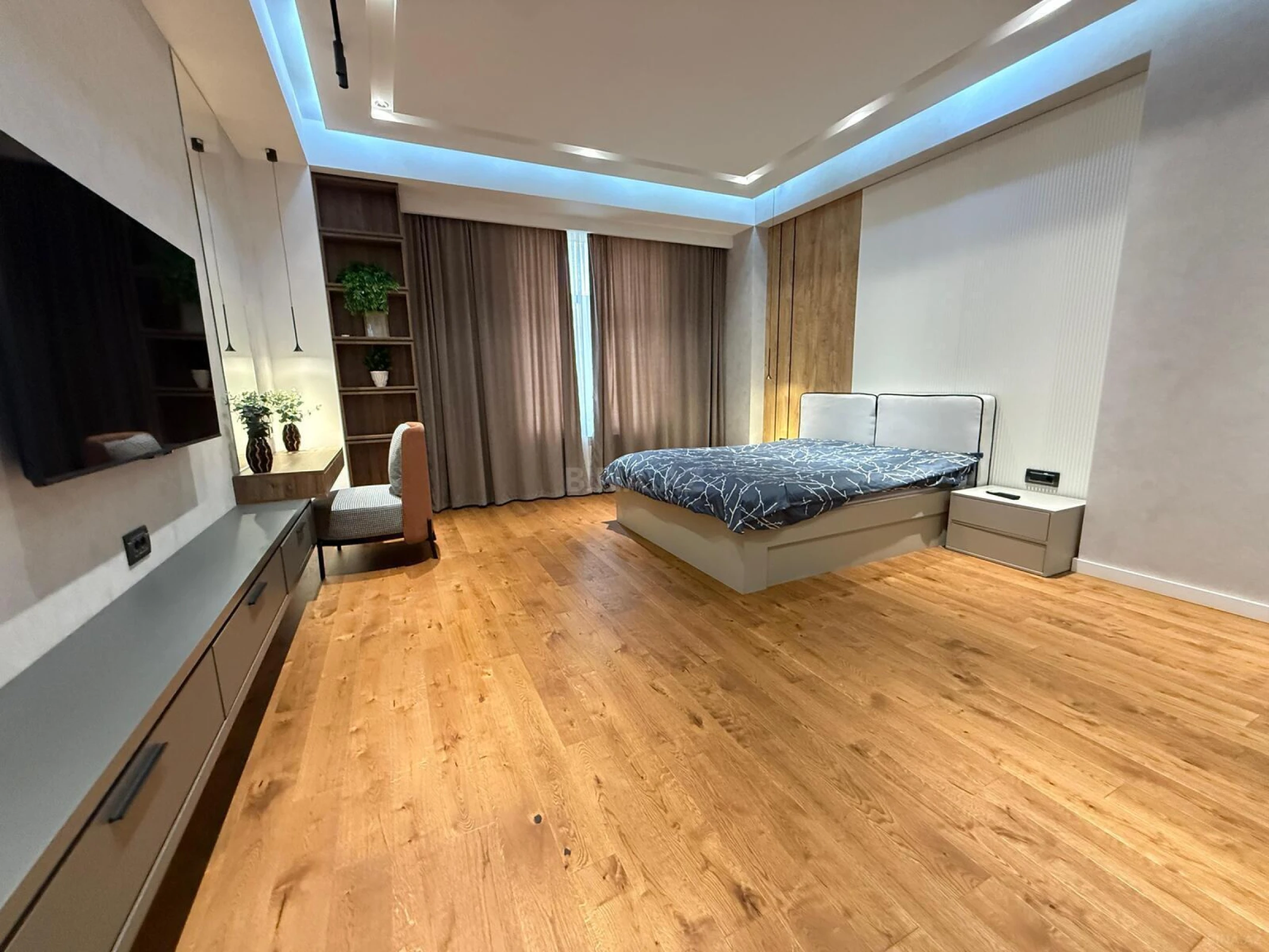 Kirayə verilir 3 otaqlı mənzil 130 m²