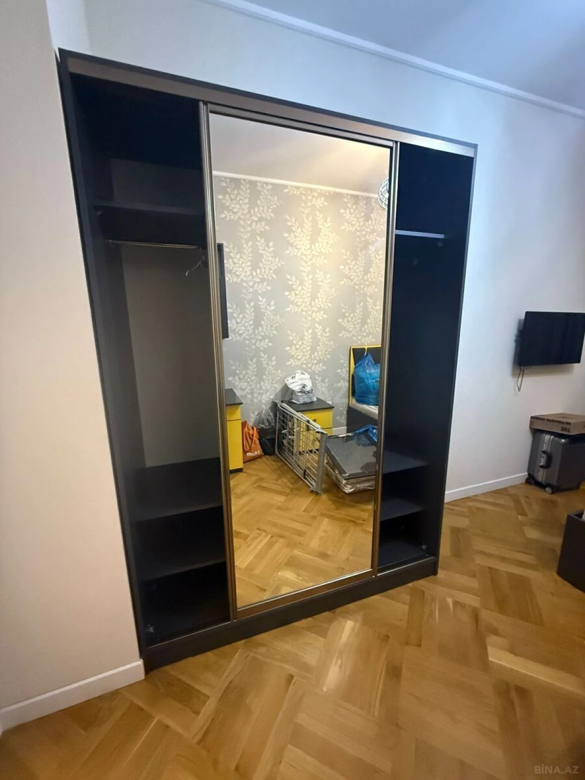 Satılır 3 otaqlı mənzil 135 m²