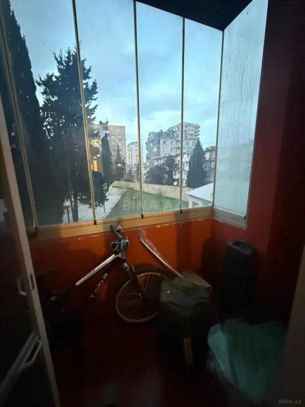Satılır 3 otaqlı mənzil 135 m²