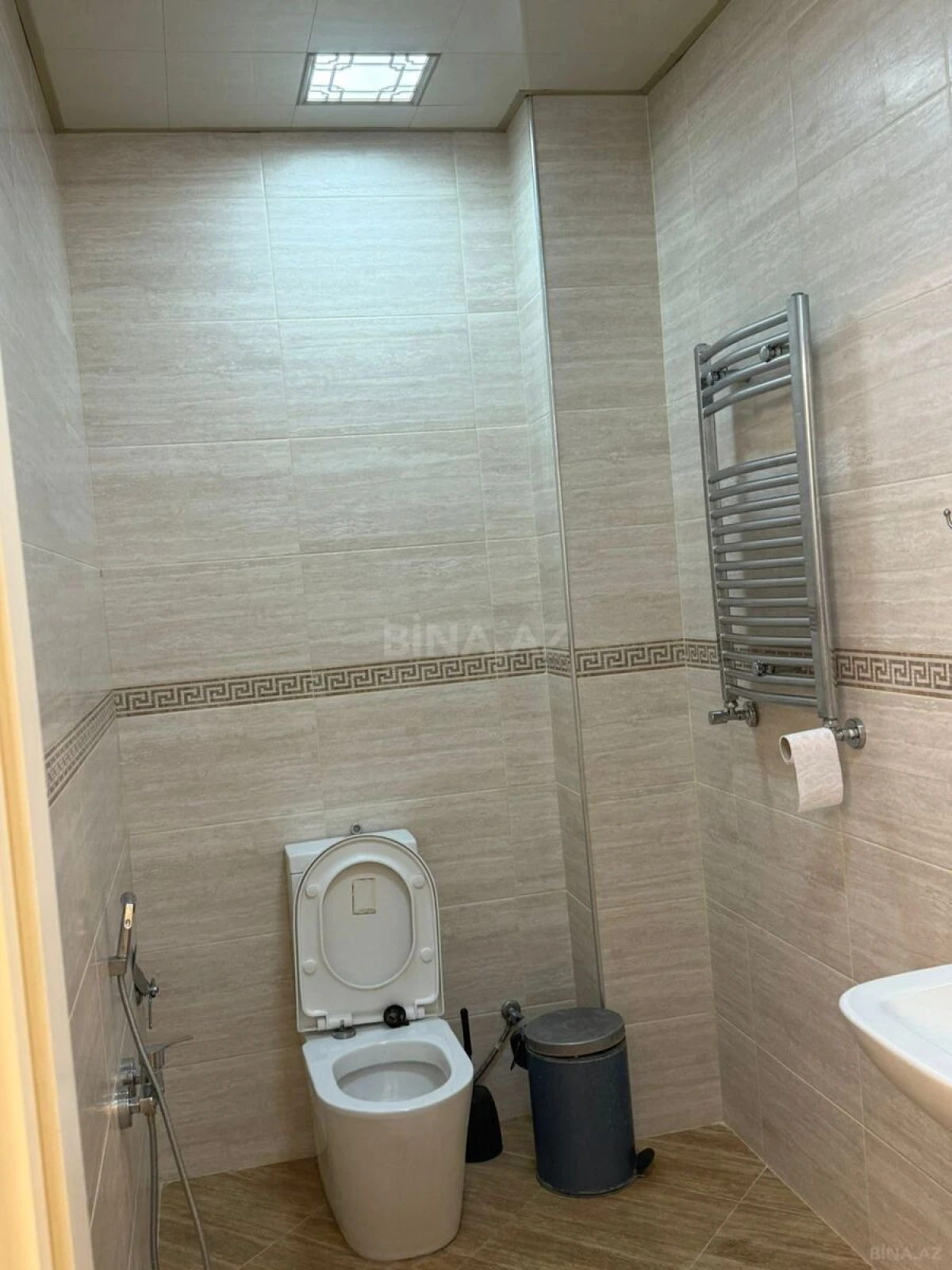 Satılır 3 otaqlı mənzil 135 m²