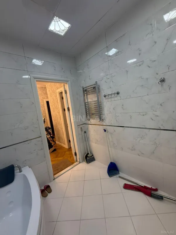 Satılır 3 otaqlı mənzil 135 m²