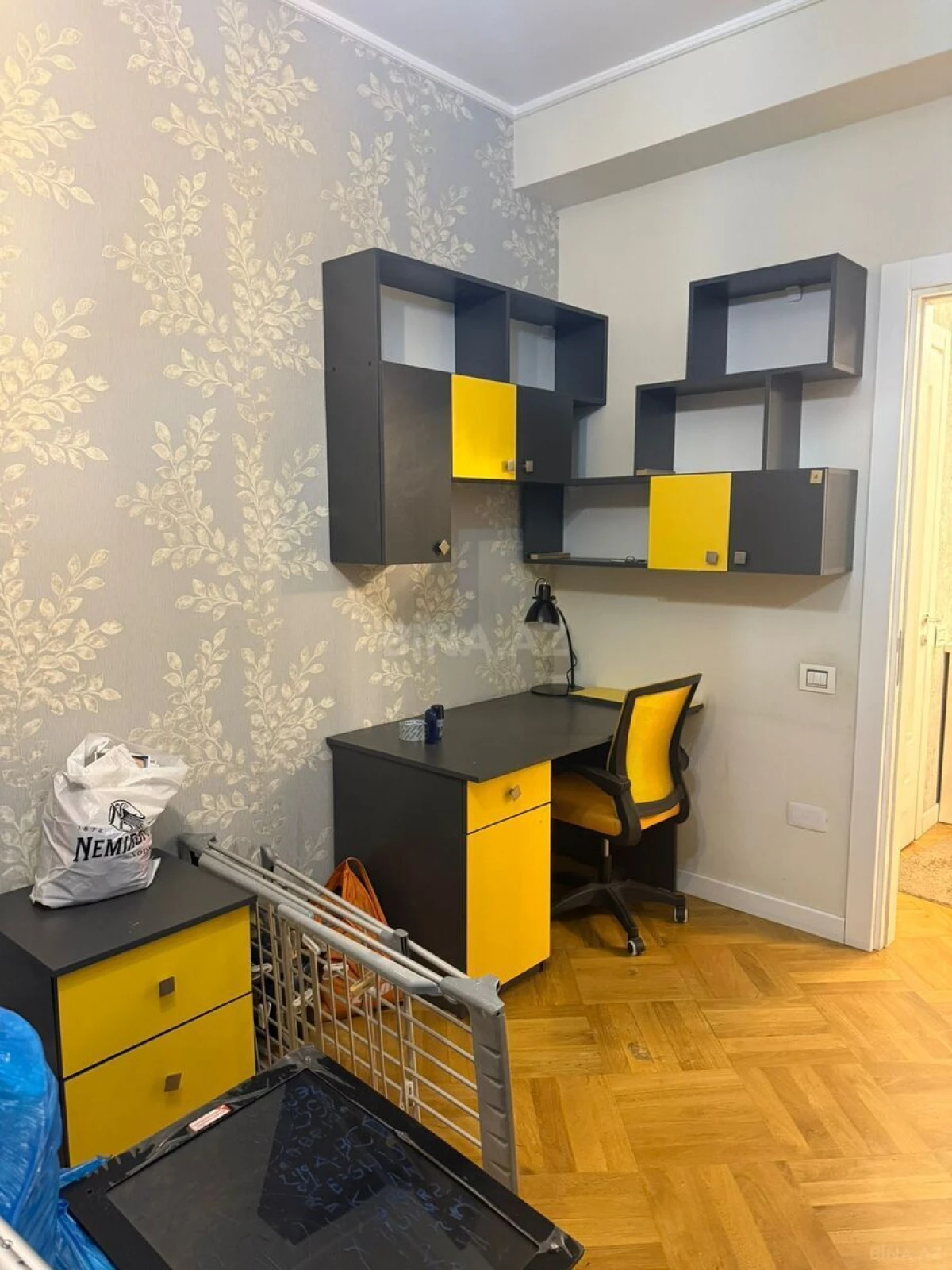 Satılır 3 otaqlı mənzil 135 m²