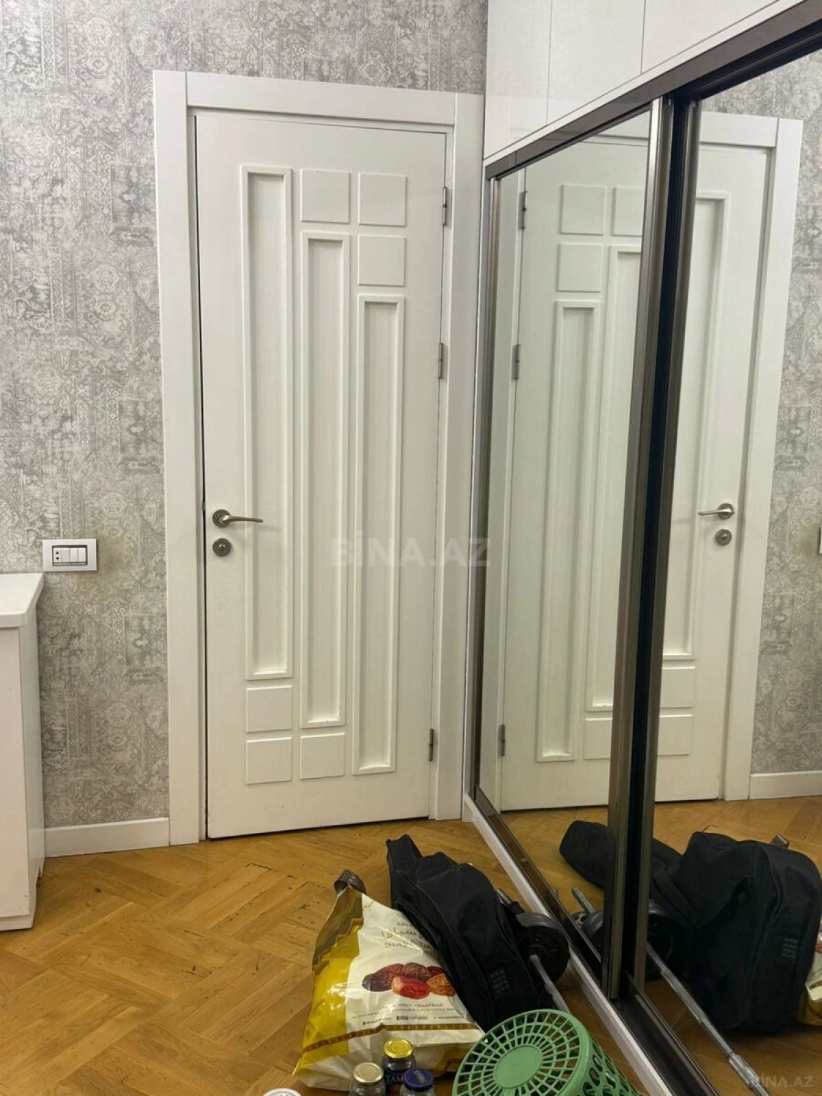 Satılır 3 otaqlı mənzil 135 m²