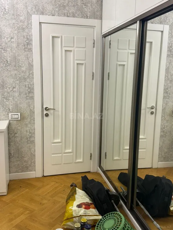 Satılır 3 otaqlı mənzil 135 m²