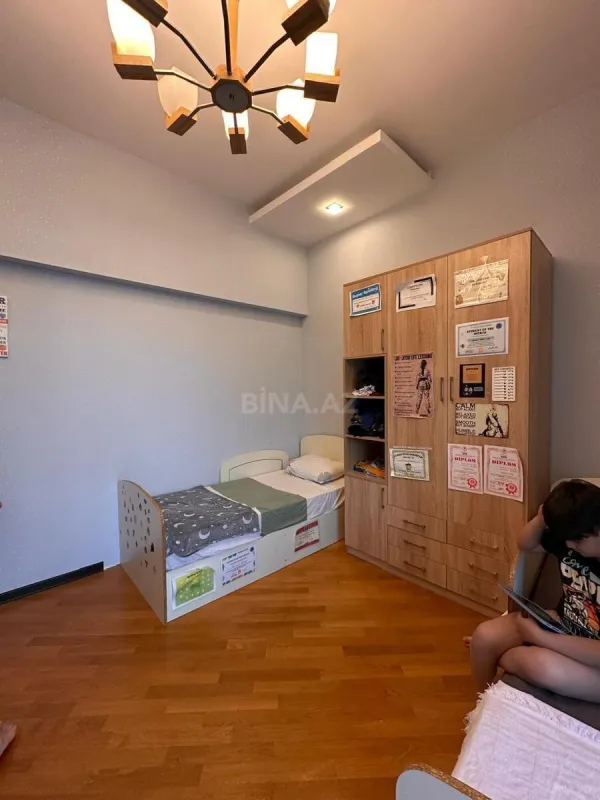 Kirayə verilir 3 otaqlı mənzil 200 m²