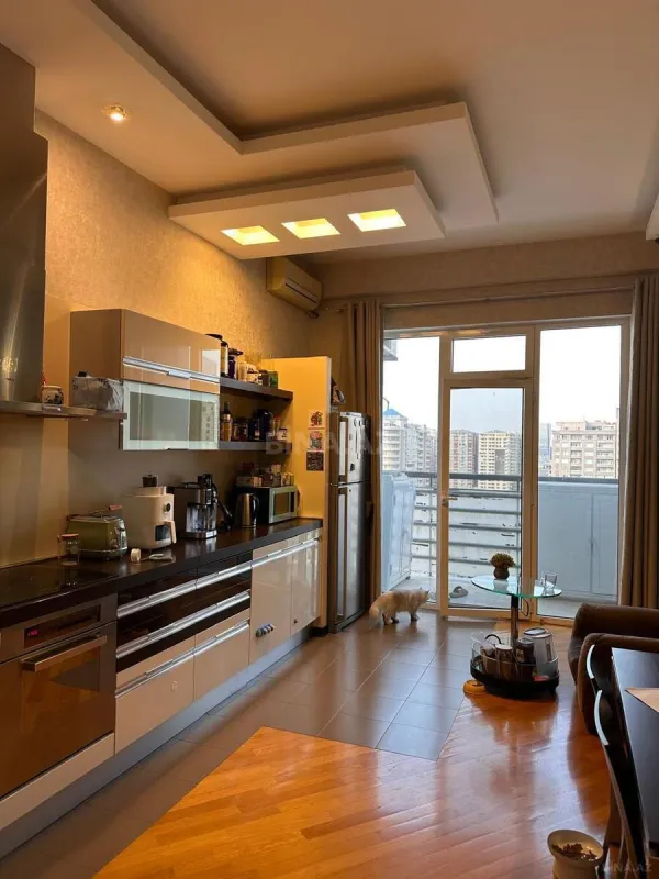 Kirayə verilir 3 otaqlı mənzil 200 m²