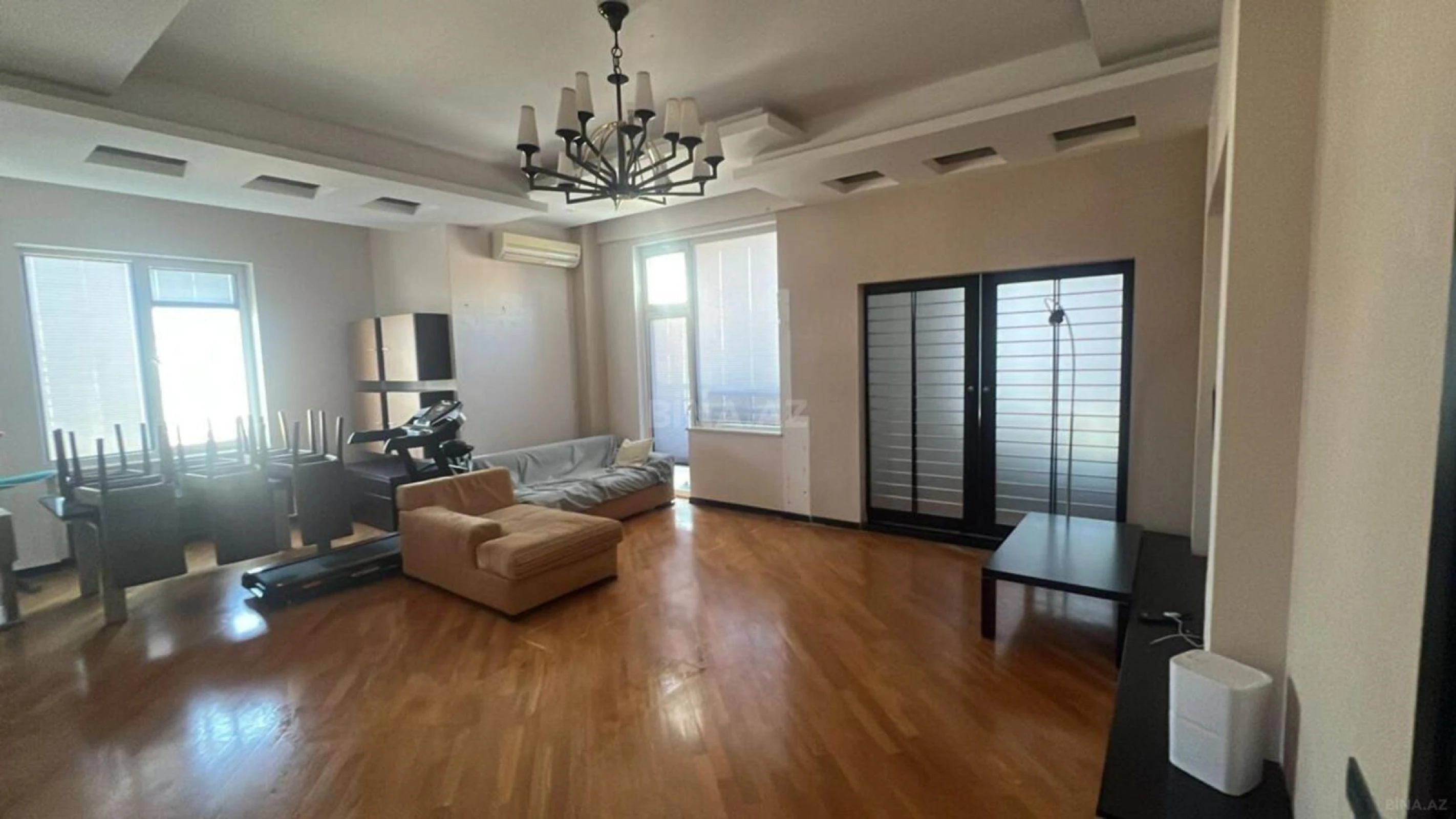 Kirayə verilir 3 otaqlı mənzil 200 m²