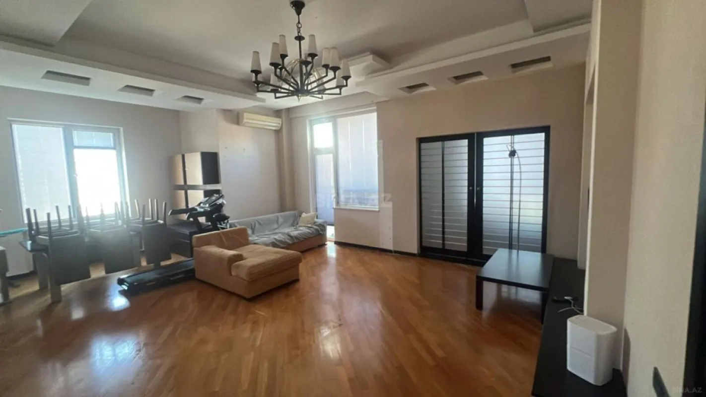 Kirayə verilir 3 otaqlı mənzil 200 m²