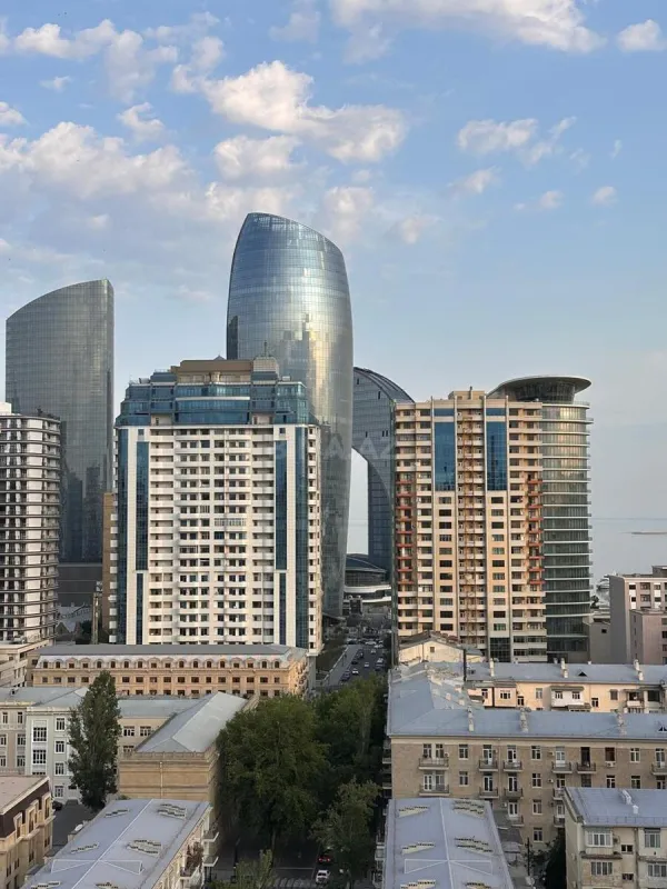 Kirayə verilir 3 otaqlı mənzil 200 m²