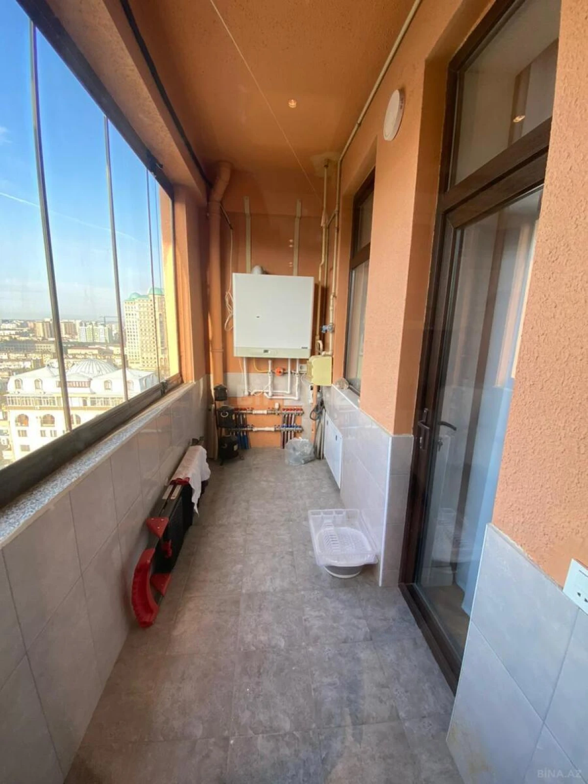 Satılır 3 otaqlı mənzil 115 m²