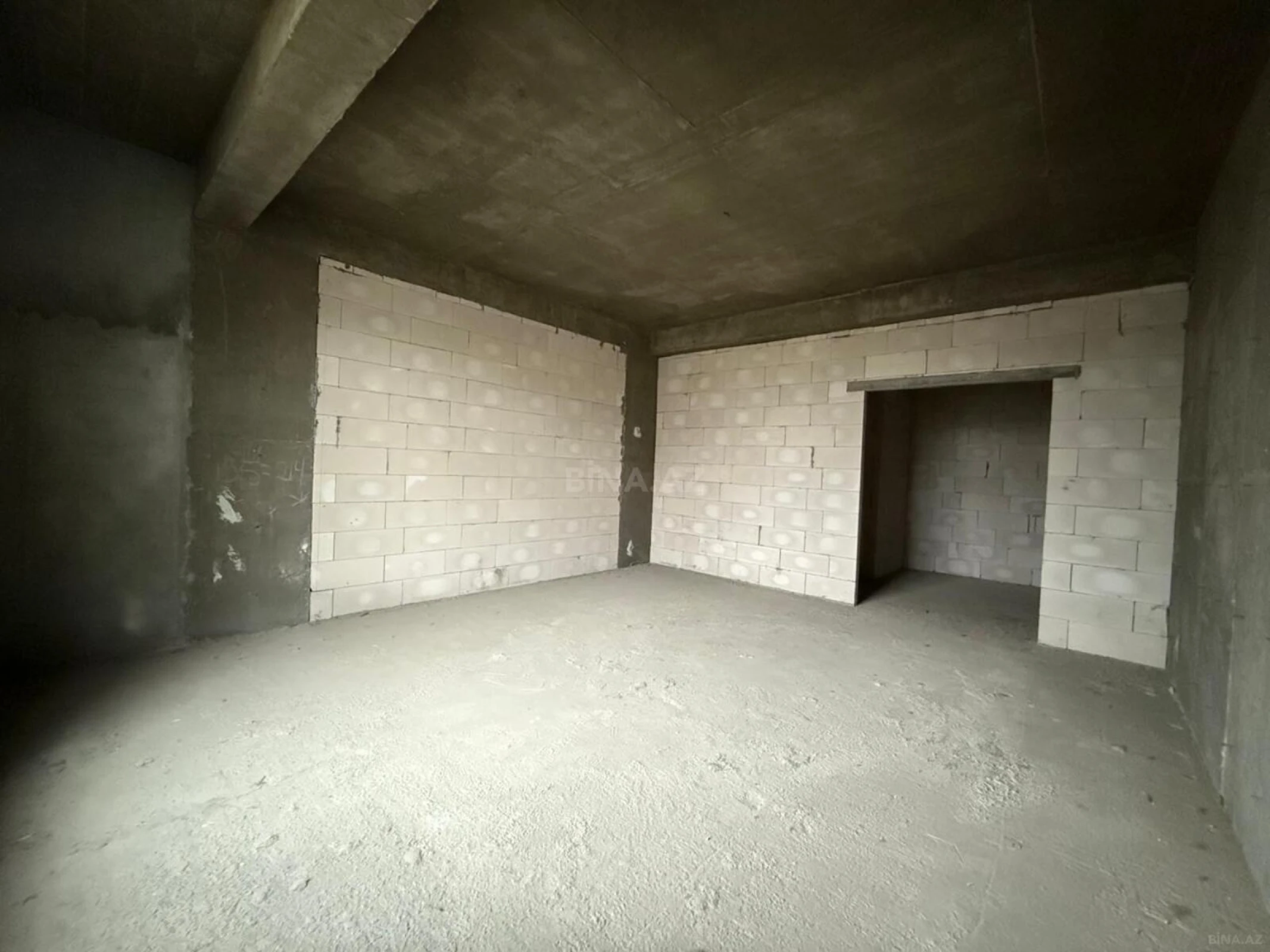 Satılır 4 otaqlı mənzil 245 m²