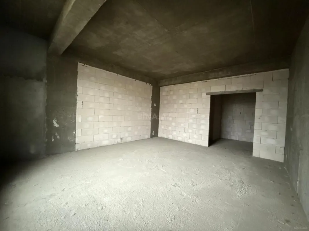 Satılır 4 otaqlı mənzil 245 m²