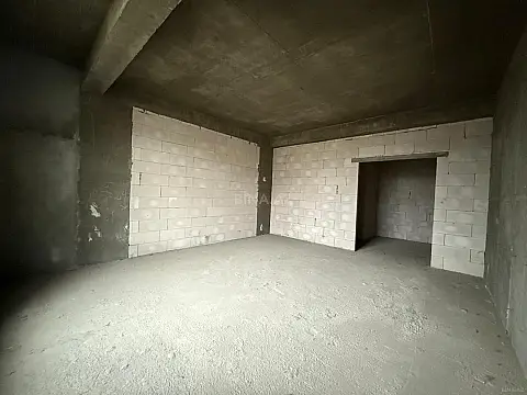 Satılır 4 otaqlı mənzil 245 m²