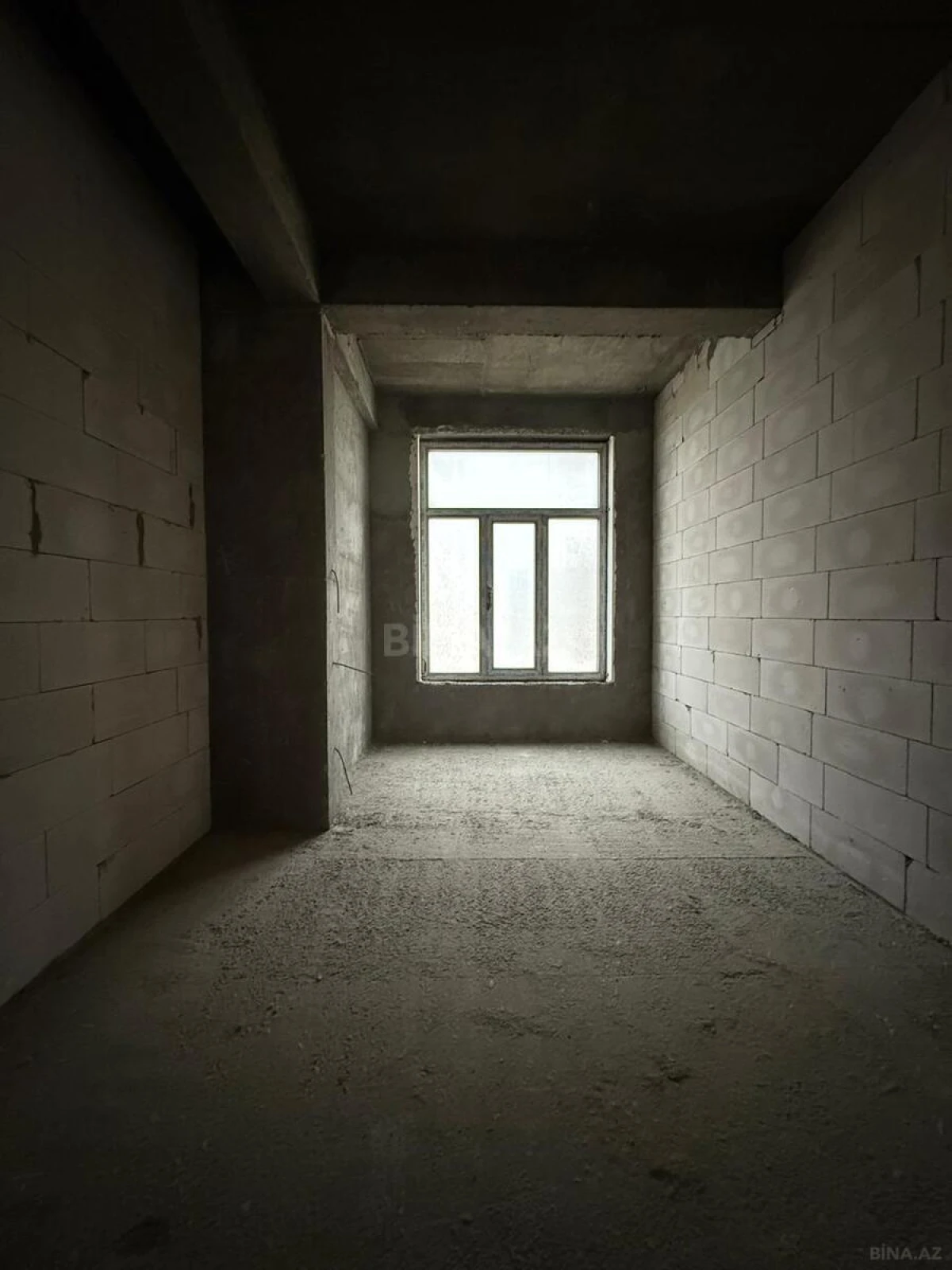 Satılır 4 otaqlı mənzil 245 m²