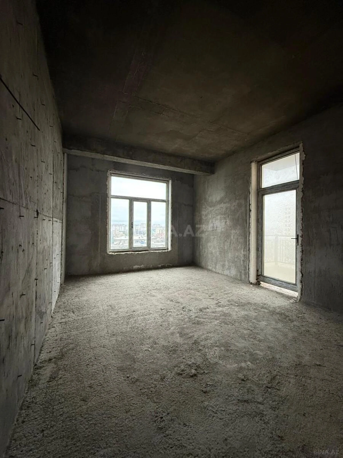 Satılır 4 otaqlı mənzil 245 m²