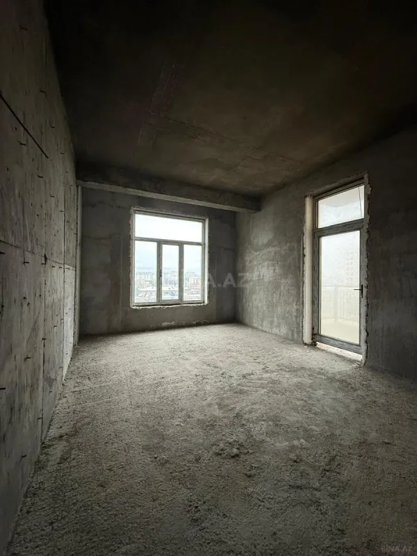 Satılır 4 otaqlı mənzil 245 m²