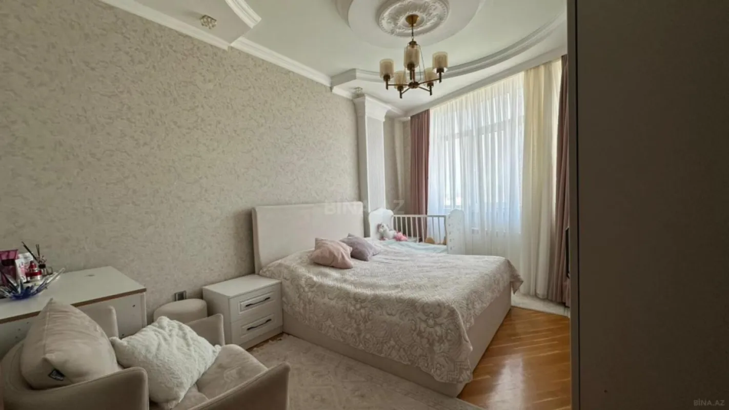 Satılır 2 otaqlı mənzil 88 m²