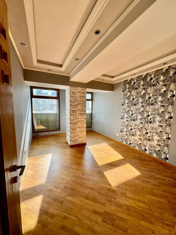 Satılır 3 otaqlı mənzil 137 m²