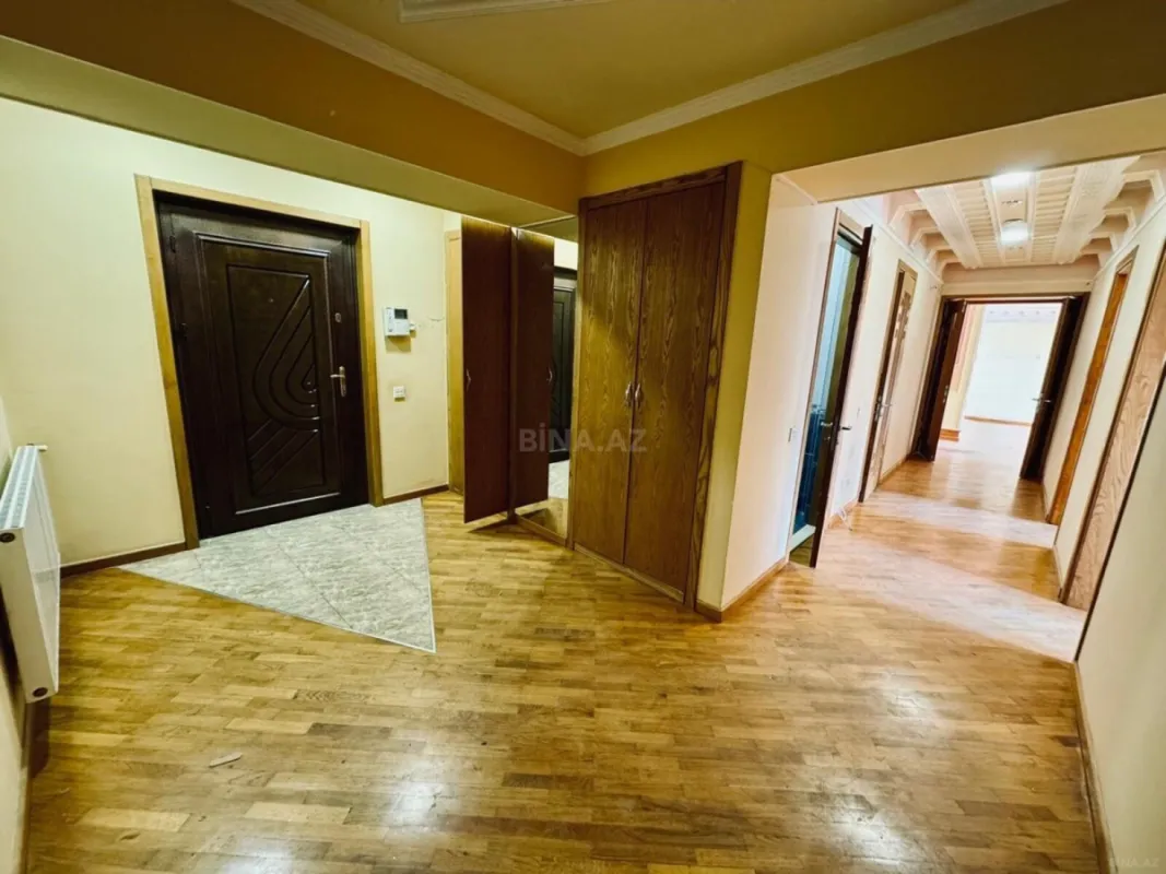 Satılır 3 otaqlı mənzil 137 m²