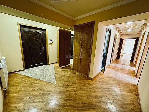 Satılır 3 otaqlı mənzil 137 m²