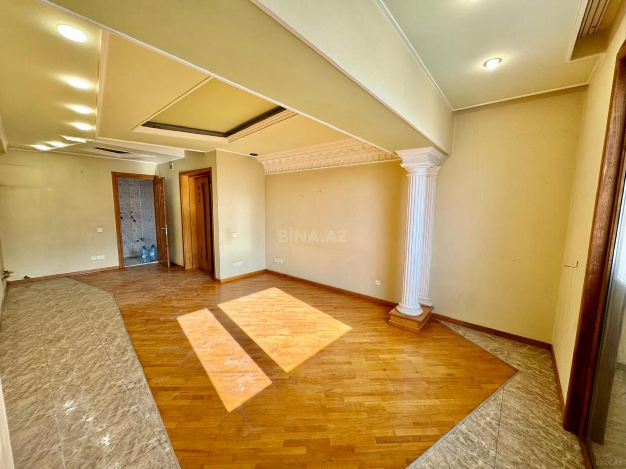 Satılır 3 otaqlı mənzil 137 m²
