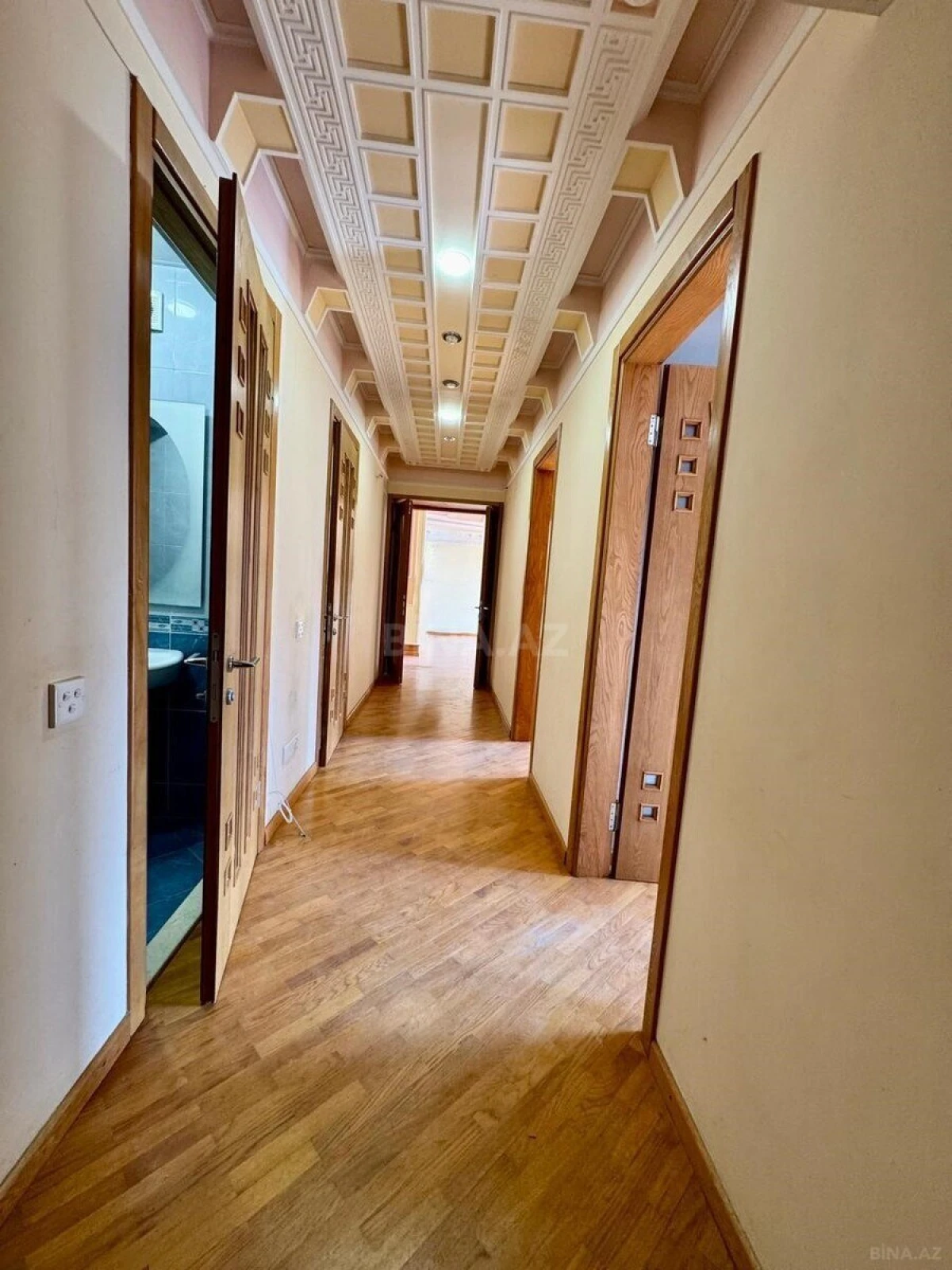 Satılır 3 otaqlı mənzil 137 m²