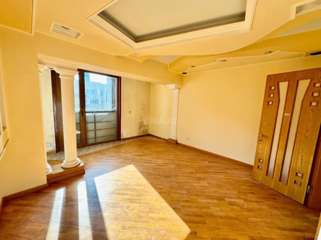 Satılır 3 otaqlı mənzil 137 m²