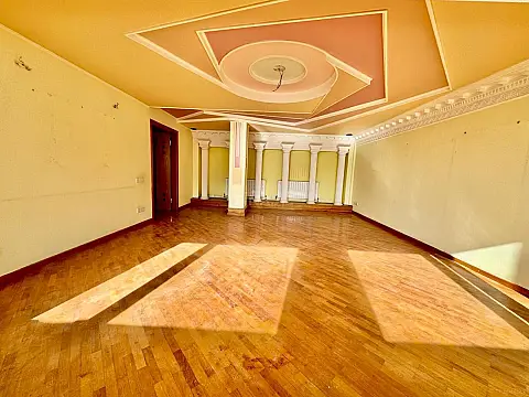 Satılır 3 otaqlı mənzil 137 m²