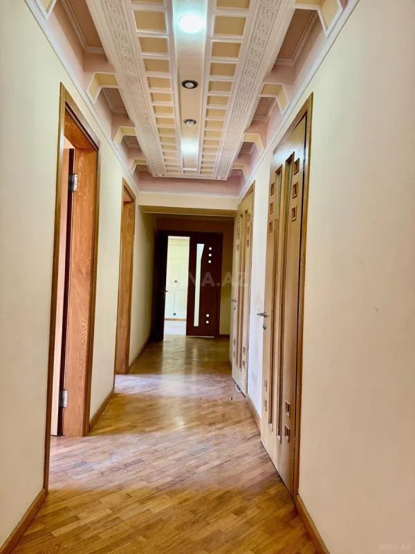 Satılır 3 otaqlı mənzil 137 m²