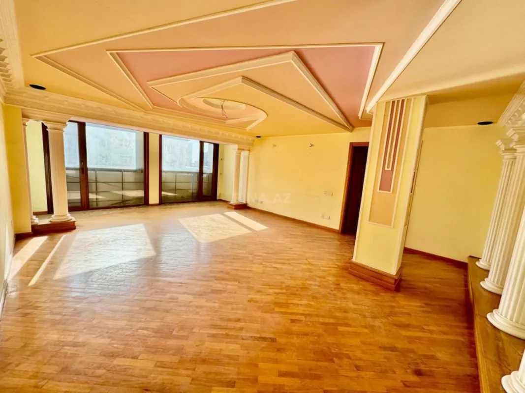 Satılır 3 otaqlı mənzil 137 m²