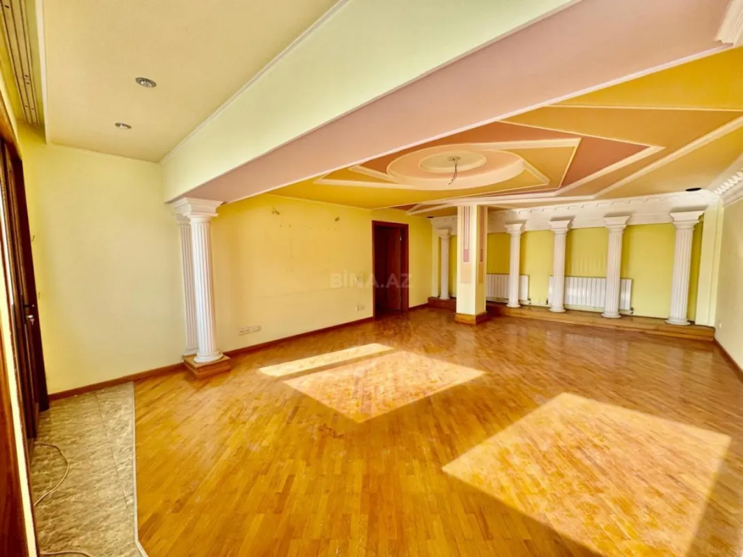 Satılır 3 otaqlı mənzil 137 m²