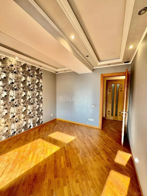 Satılır 3 otaqlı mənzil 137 m²