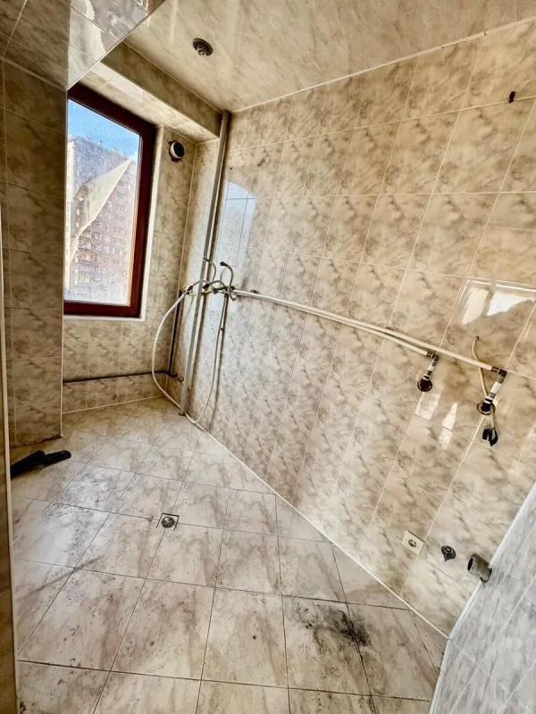 Satılır 3 otaqlı mənzil 137 m²